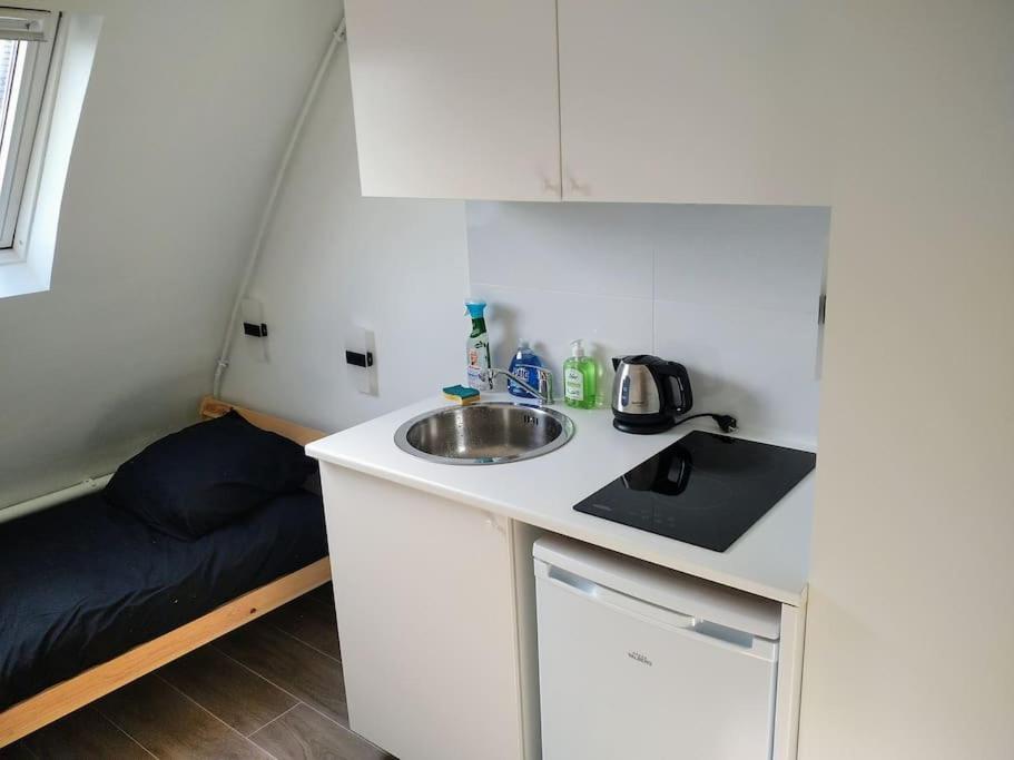 Appartamento Mini Studio Au Pied De La Tour Eiffel - Completely Refurbished Speed Wifi, Check In 24h, Bed King Size 140x190, No Lift 6th Floor, Shared Toilets