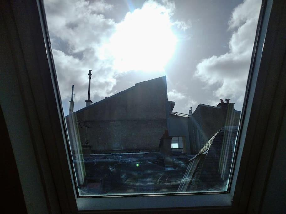 Mini Studio Au Pied De La Tour Eiffel - Completely Refurbished Speed Wifi, Check In 24h, Bed King Size 140x190, No Lift 6th Floor, Shared Toilets * Parigi