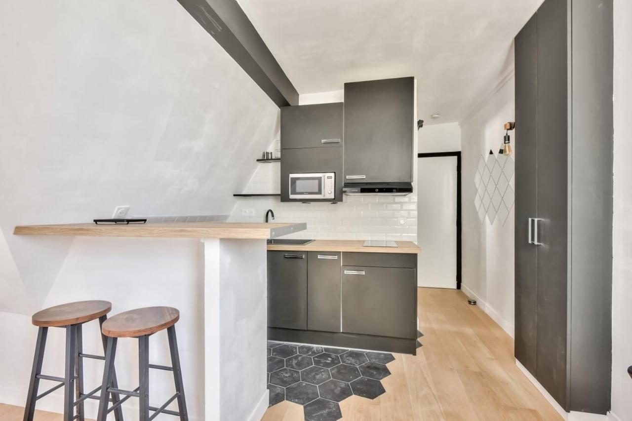 Appartamento Charming Studio For 2 In The 8th District Parigi