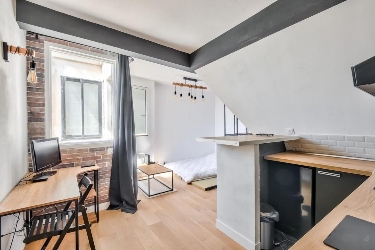 Appartamento Charming Studio For 2 In The 8th District Parigi