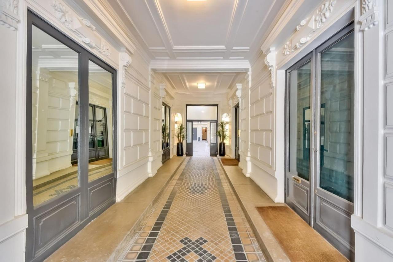 Appartamento Charming Studio For 2 In The 8th District Parigi