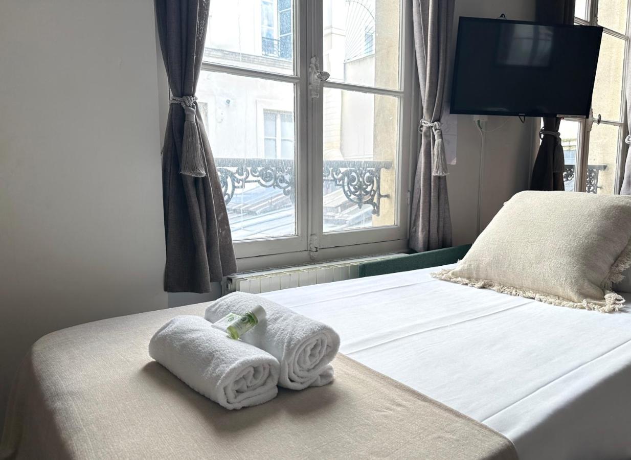 Quiet Retreat In Le Marais Parigi
