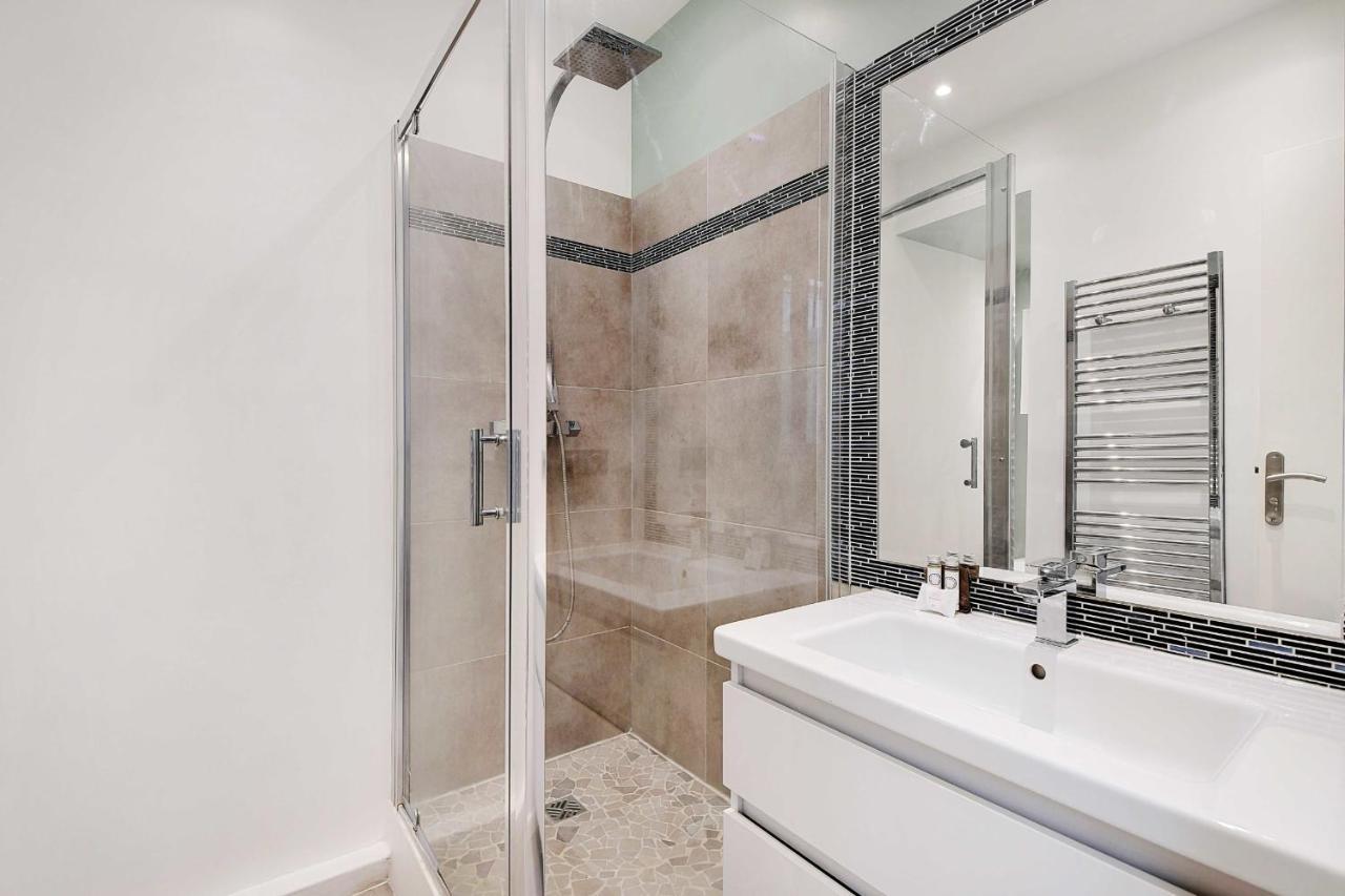 Charming Refurbished Studio -maraisbeaubourg Parigi