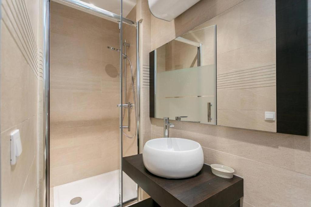 Modernized Studio - Meters From The Invalides Gardens Apartment *