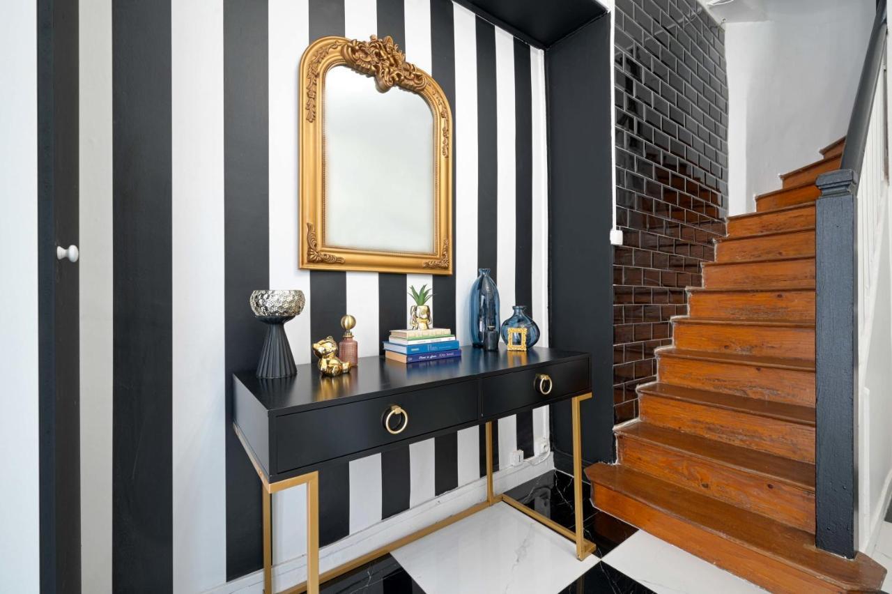 Black & White - Chic & Petit Maison- Pigalle 9eme *