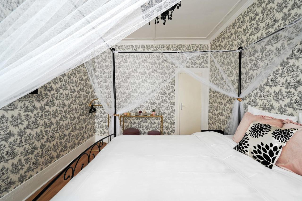 Black & White - Chic & Petit Maison- Pigalle 9eme * Parigi