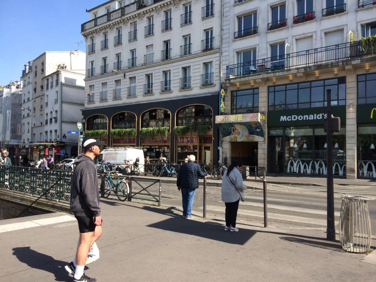 Métro Pigalle,garçonnière 25 M2, 3 Per, Cabarets Théâtres,restaurants,tout Confort