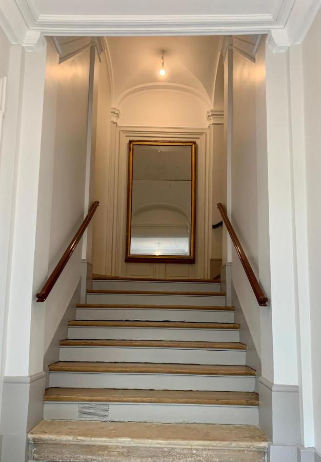 2 Pieces, 21 M2 * Parigi