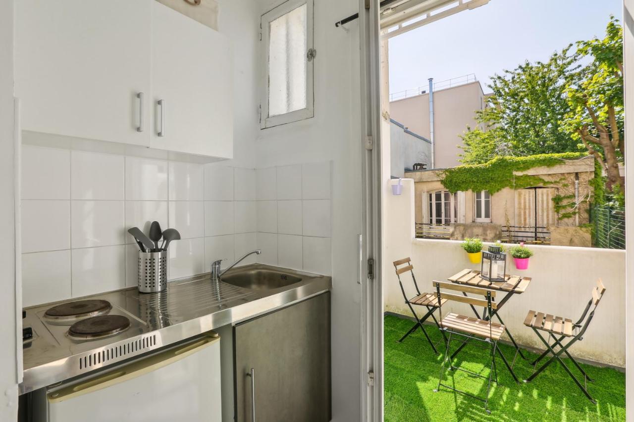 Quiet Studio With Terrace Near Beautiful Garden Apartment