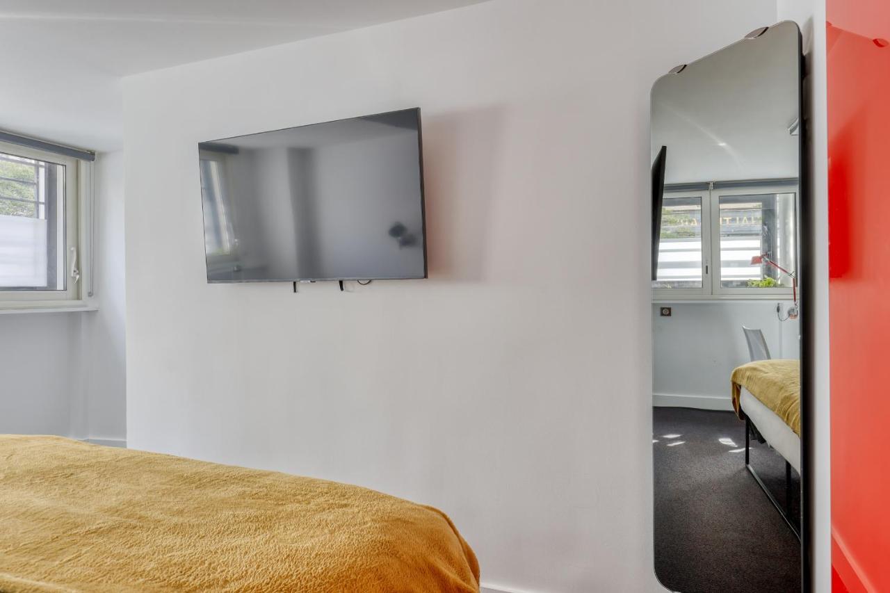 Branded New And Comfy - Heart Of 3 * Parigi