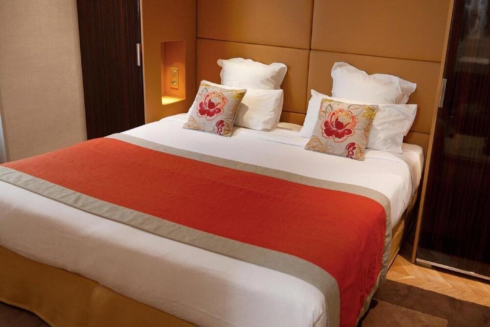 Tourisme Avenue 4* Parigi