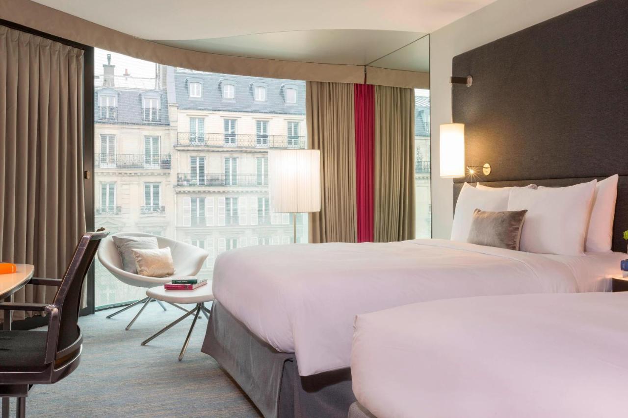 Renaissance Arc De Triomphe Hotel 5*