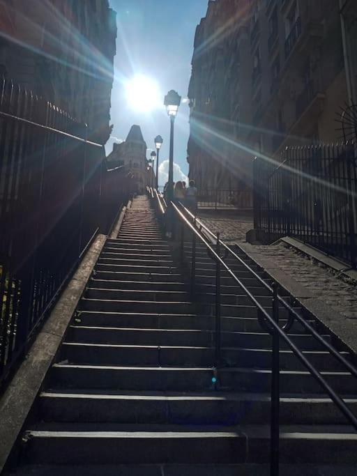 Appartamento Avec Vue Exceptionnelle A Montmartre. Parigi