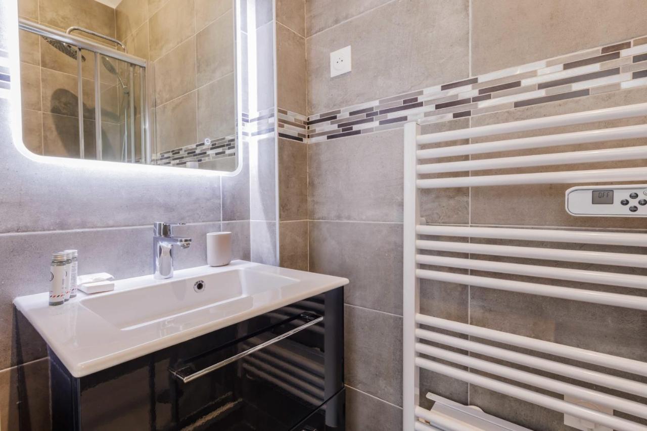 Charming With Mezzanine Apartment Paris