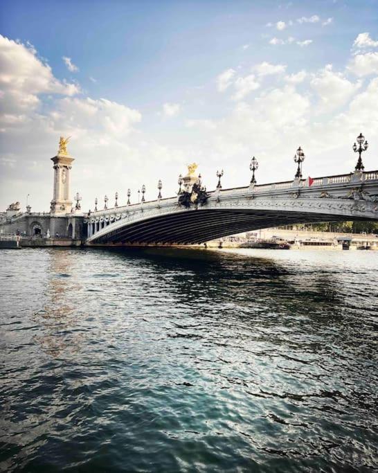 Peniche De Charme Au Pont Alexandre Iii Paris