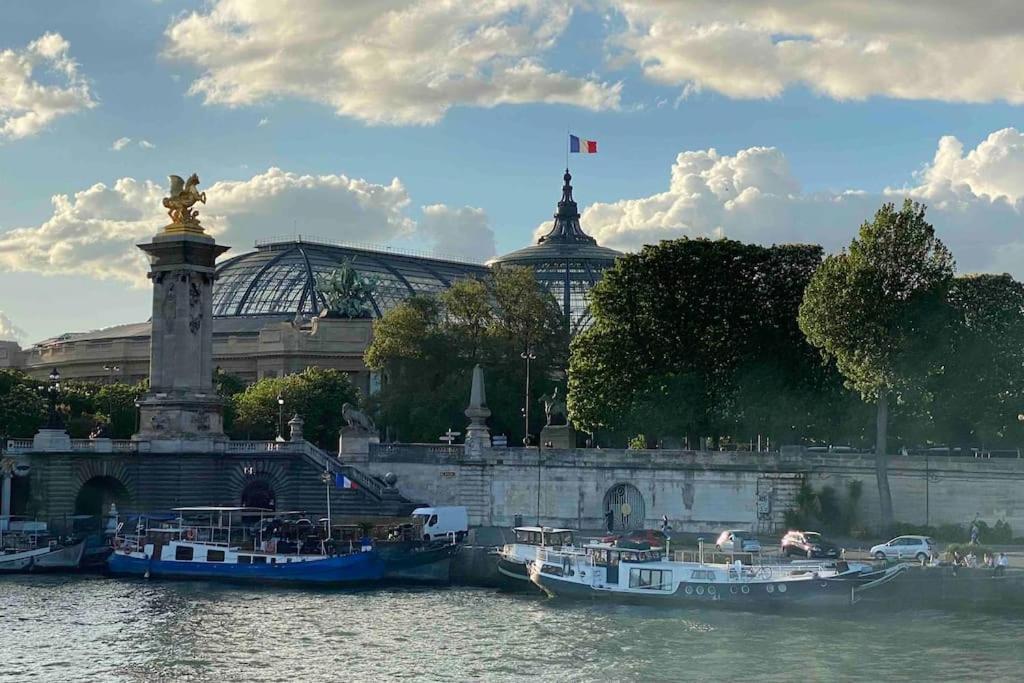 Peniche De Charme Au Pont Alexandre Iii
