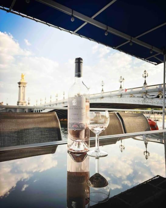 Botel Peniche De Charme Au Pont Alexandre Iii *