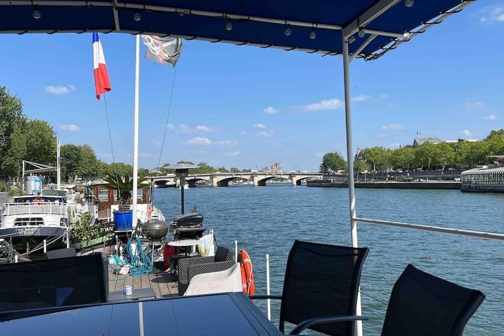 Botel Peniche De Charme Au Pont Alexandre Iii