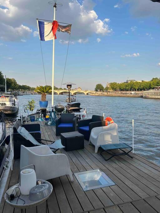 Peniche De Charme Au Pont Alexandre Iii