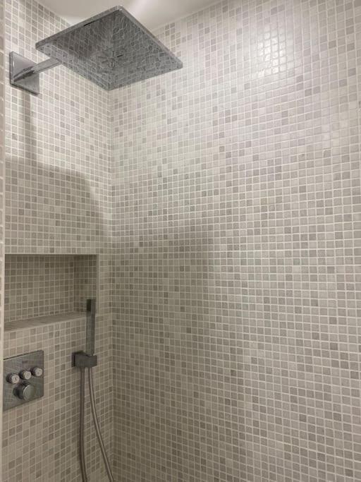1 Bedroom In Montmartre Appartamento *
