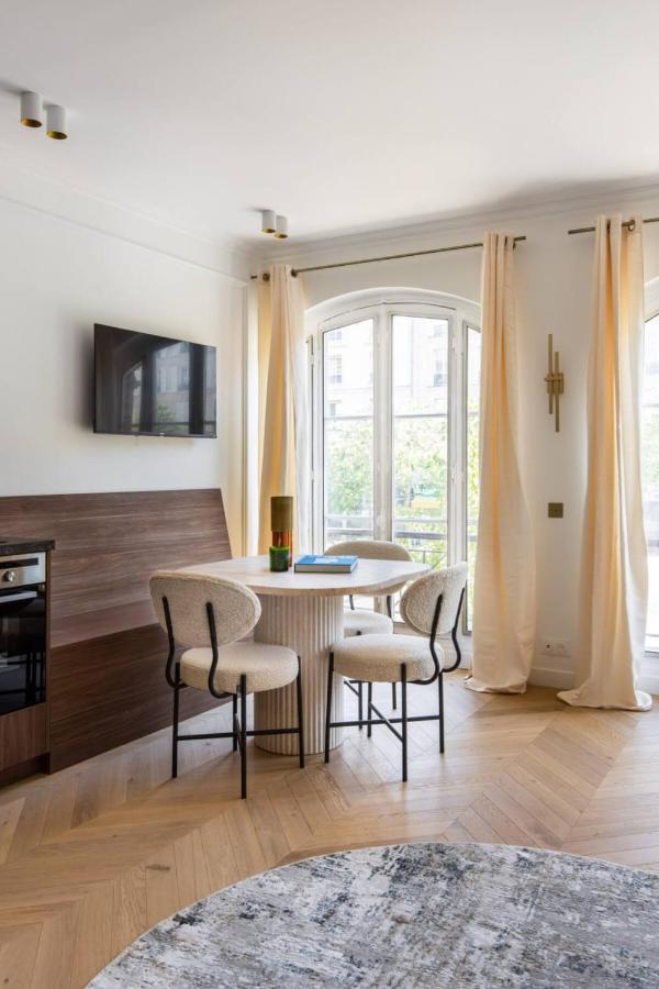 Central&spacious 2bd For 6 *