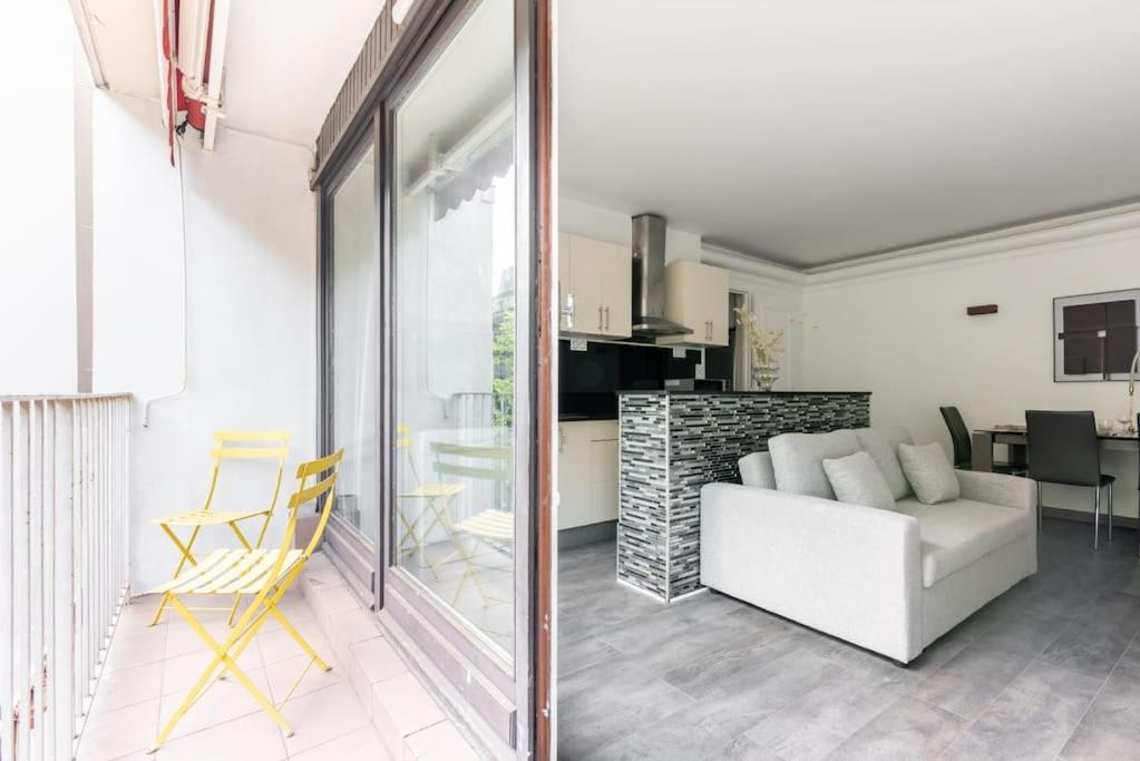 Appartamento With Balcony Next To Buttes Chaumonts