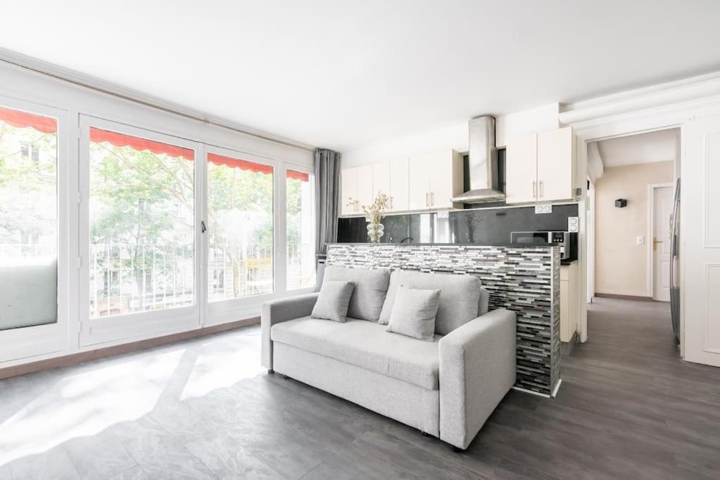 Appartamento With Balcony Next To Buttes Chaumonts Parigi