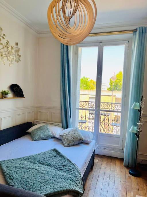 Beautiful With Balcony * Paris