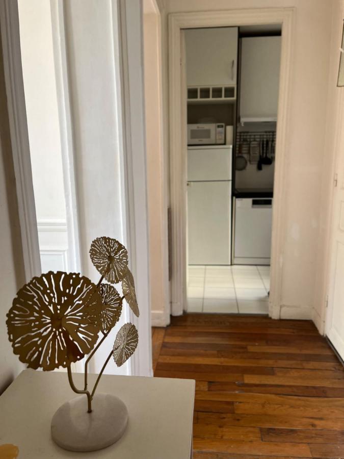 Beautiful With Balcony Apartment Paris