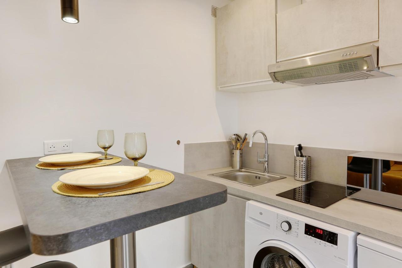 Fully Renovated Studio Buttes-chaumont * Parigi