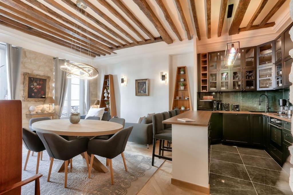 Appartamento Le Luxe A La Francaise Au Coeur De Parigi