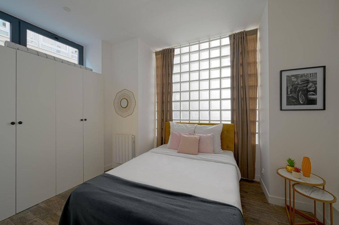 Huge 2 Floor With Theatre Apartment