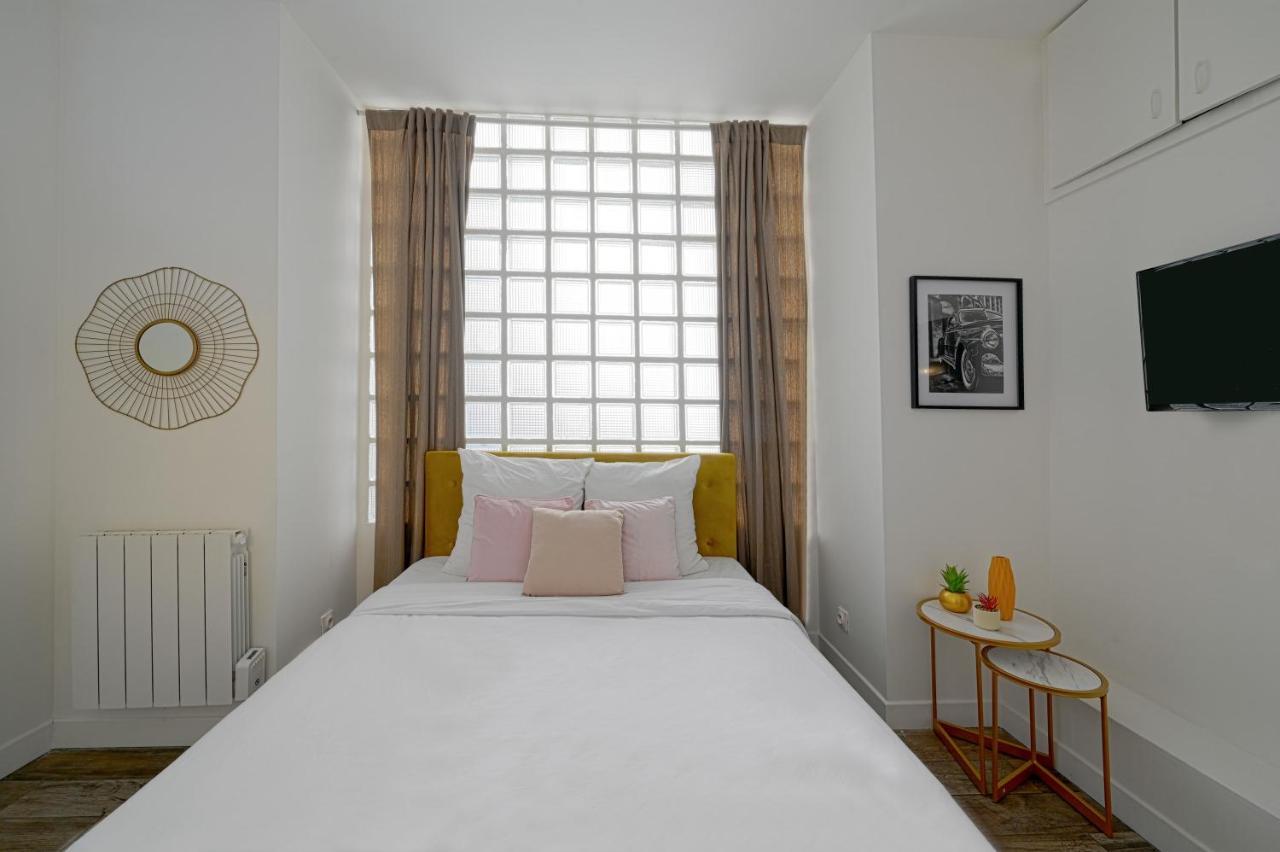 Huge 2 Floor With Theatre Apartment *