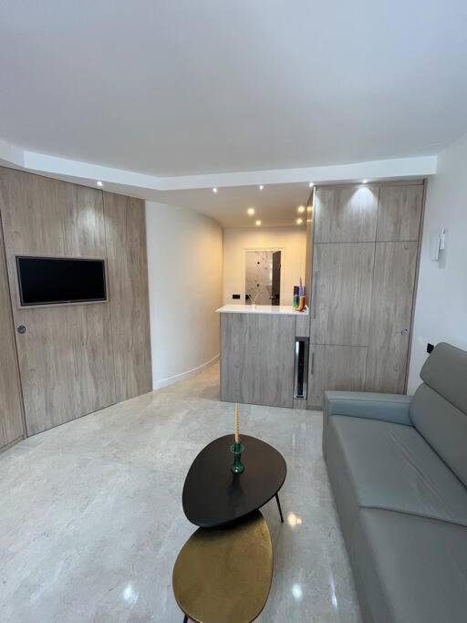 Appartamento Studio Champs Elysees Parigi
