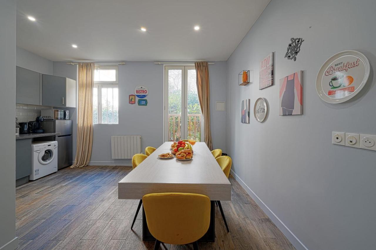 Huge 2 Floor With Theatre