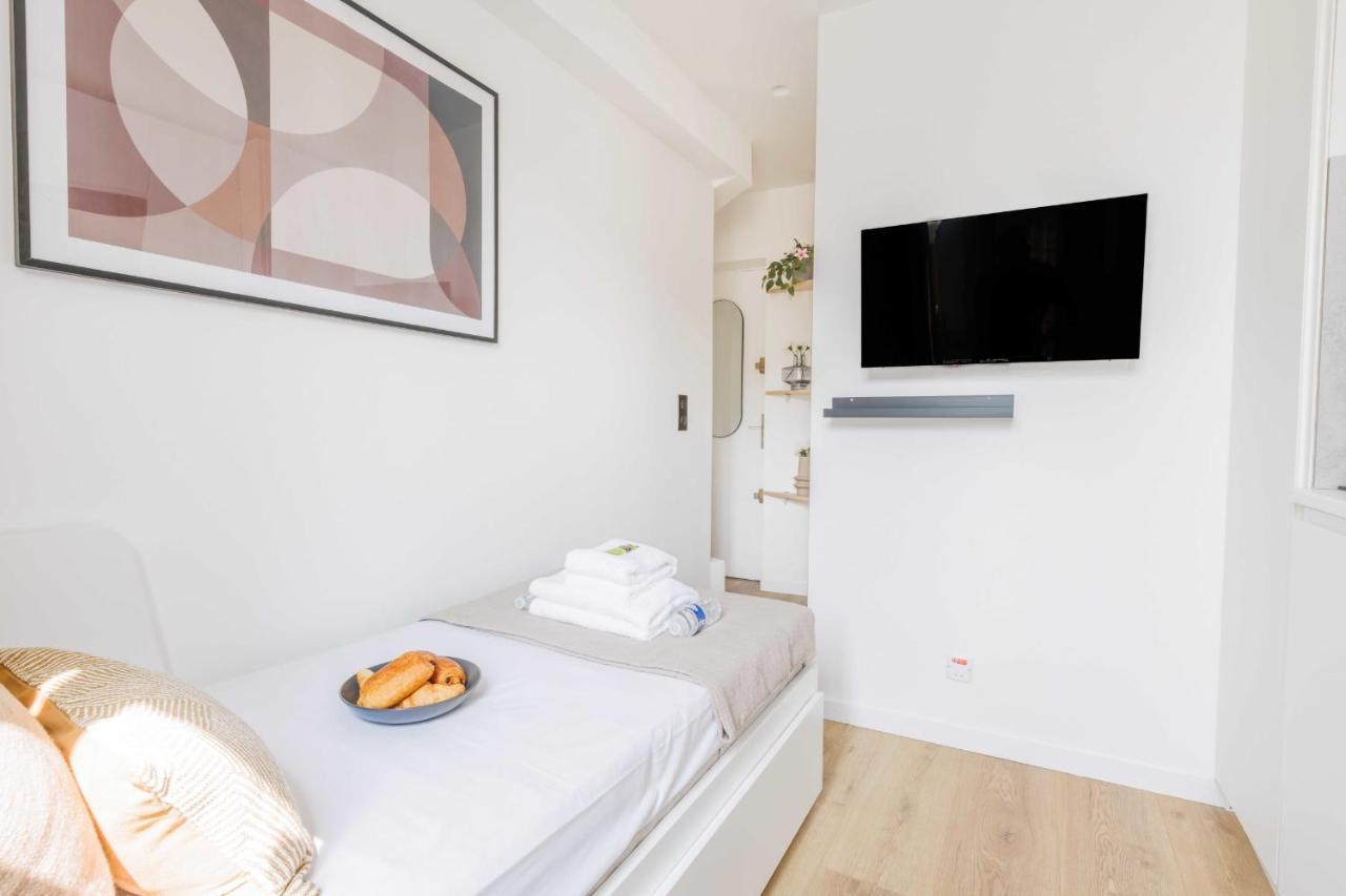 Charming Renovated Apartment *