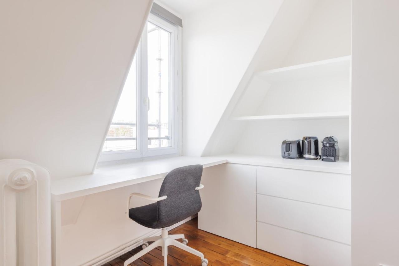 Appartamento Cozy Studio Renovated Rue Bugeaud Parigi
