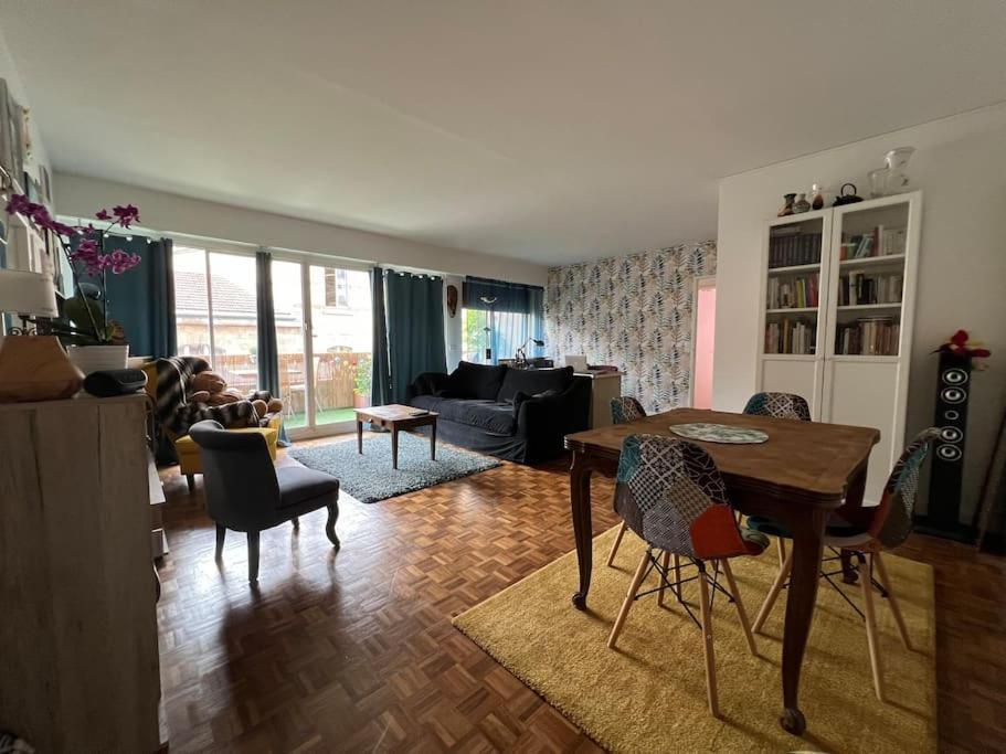 Grand Avec Balcon Et Parking Gratuit Sur Place Appartamento *