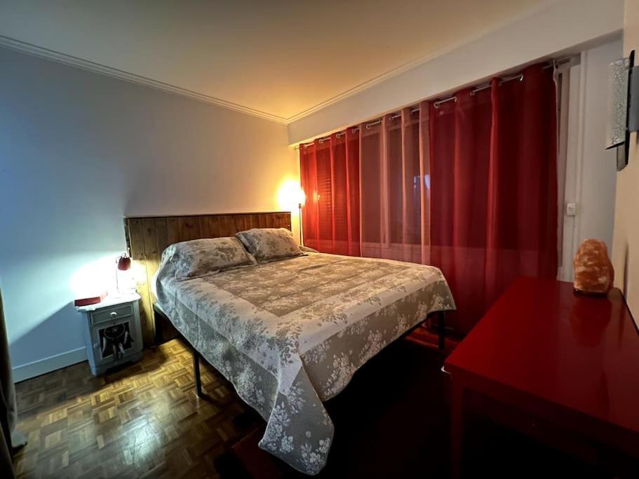 Grand Avec Balcon Et Parking Gratuit Sur Place
