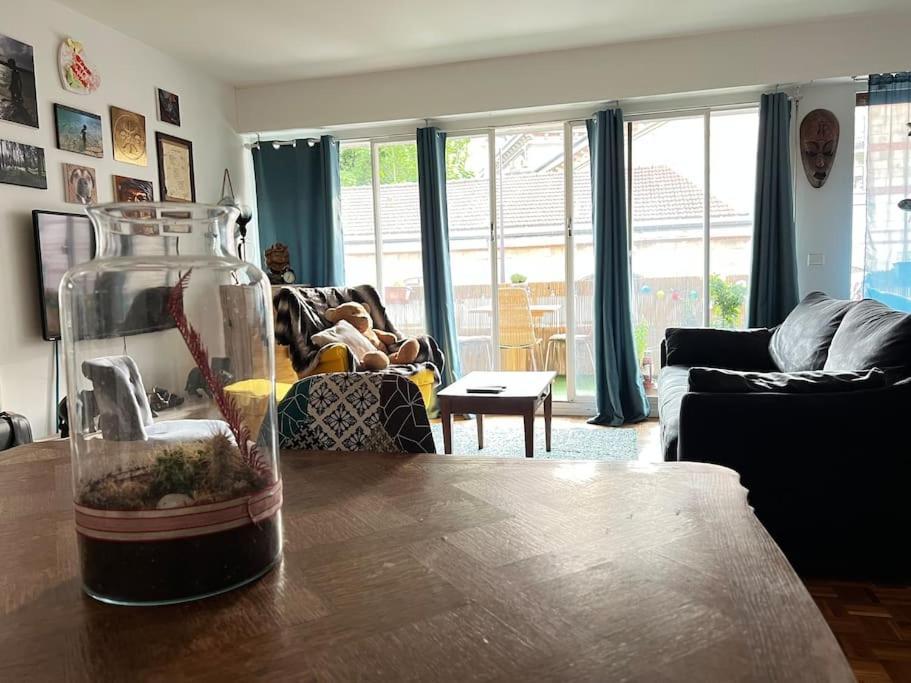 Appartamento Grand Avec Balcon Et Parking Gratuit Sur Place Parigi