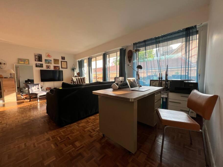 Grand Avec Balcon Et Parking Gratuit Sur Place * Parigi
