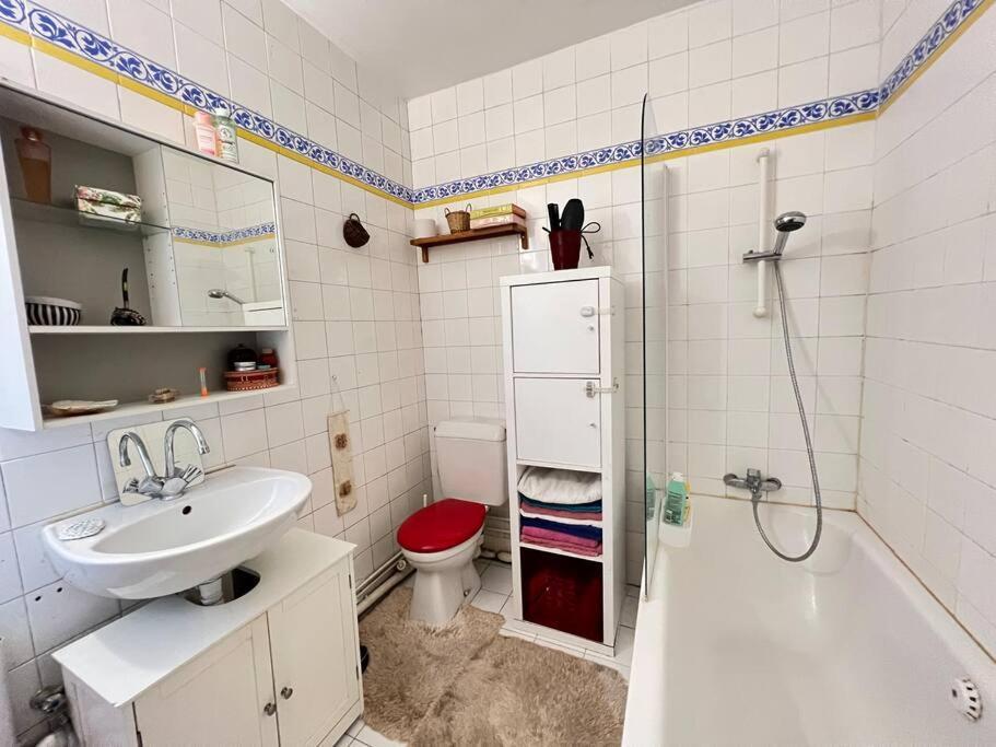 Grand Avec Balcon Et Parking Gratuit Sur Place Appartamento Parigi