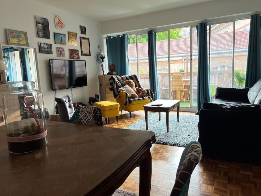 Grand Avec Balcon Et Parking Gratuit Sur Place *