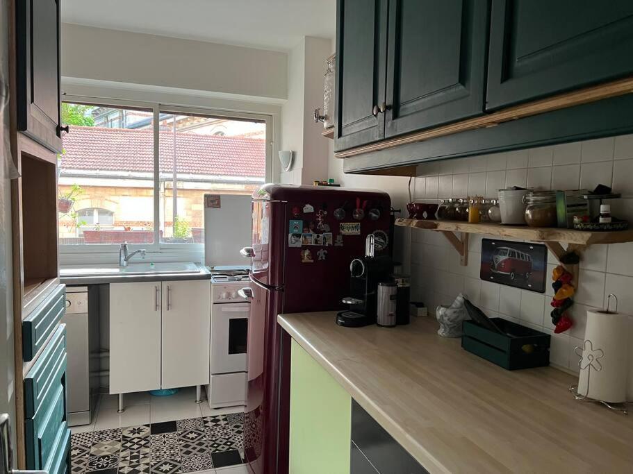 Grand Avec Balcon Et Parking Gratuit Sur Place Appartamento