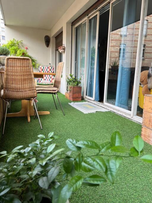 Grand Avec Balcon Et Parking Gratuit Sur Place *