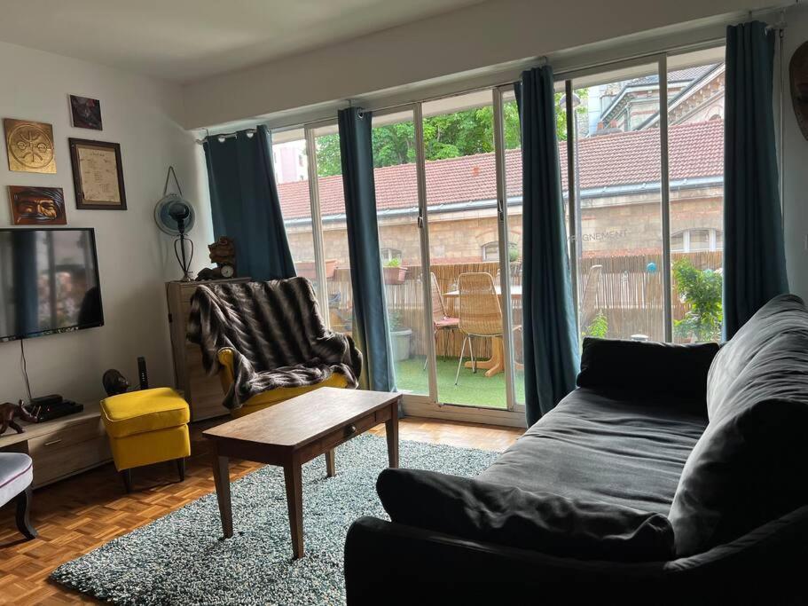 Appartamento Grand Avec Balcon Et Parking Gratuit Sur Place Parigi
