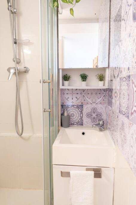 Appartamento Duplex Parisien En Face Metro13