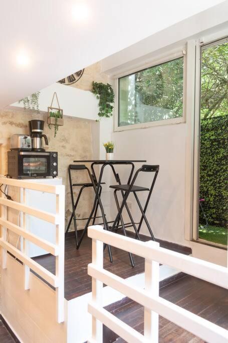 Duplex Parisien En Face Metro13 Parigi