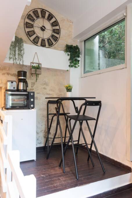 Appartamento Duplex Parisien En Face Metro13 *