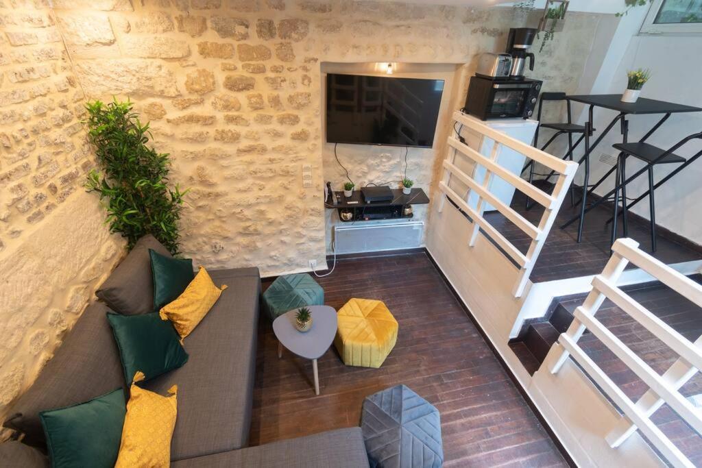 Duplex Parisien En Face Metro13 Parigi